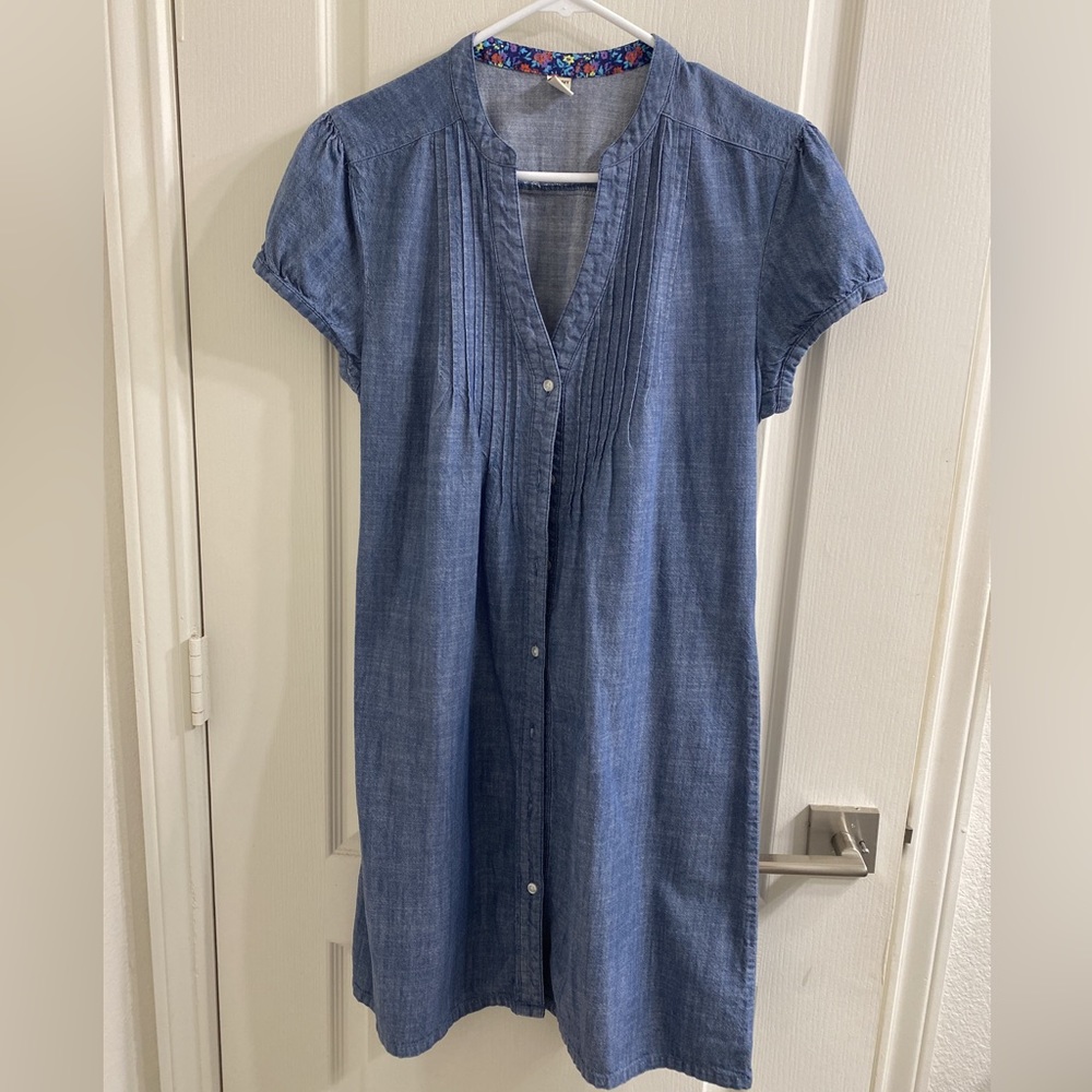 Old Navy blue denim short sleeve button front dress. Good condition size large.